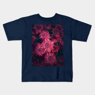 Top view cardinal chrysanthemums texture Kids T-Shirt